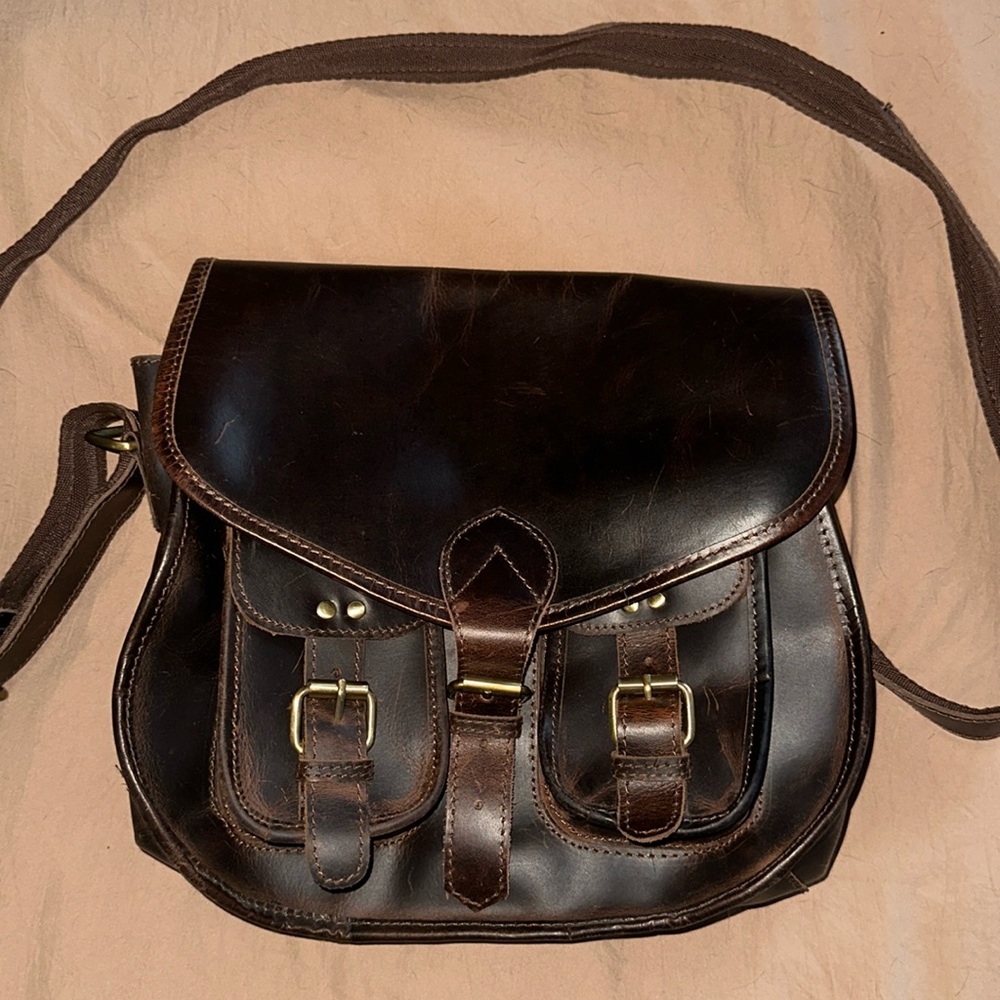 Brown leather crossbody bag